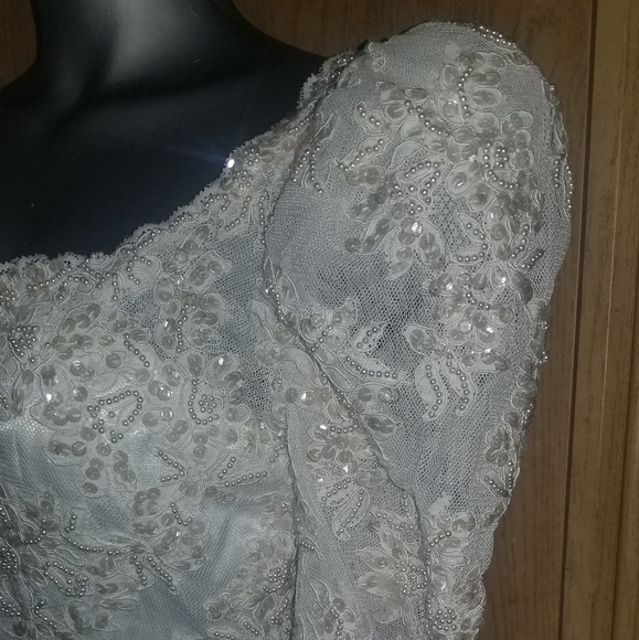 Vintage 80s/90s Wedding Dress with Bussel Train - Picture 4 of 16